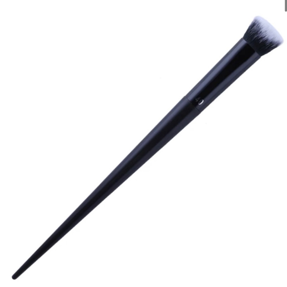 Kat Von D KVD Lock-It Edge Concealer Brush #40 NWT